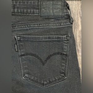 Women’s Levi's 711 Skinny Size 26 Charcoal Black Denim Pants 💙$25